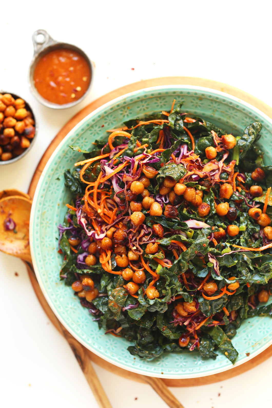 Asian style crispy kale salad with crunchy chickpea